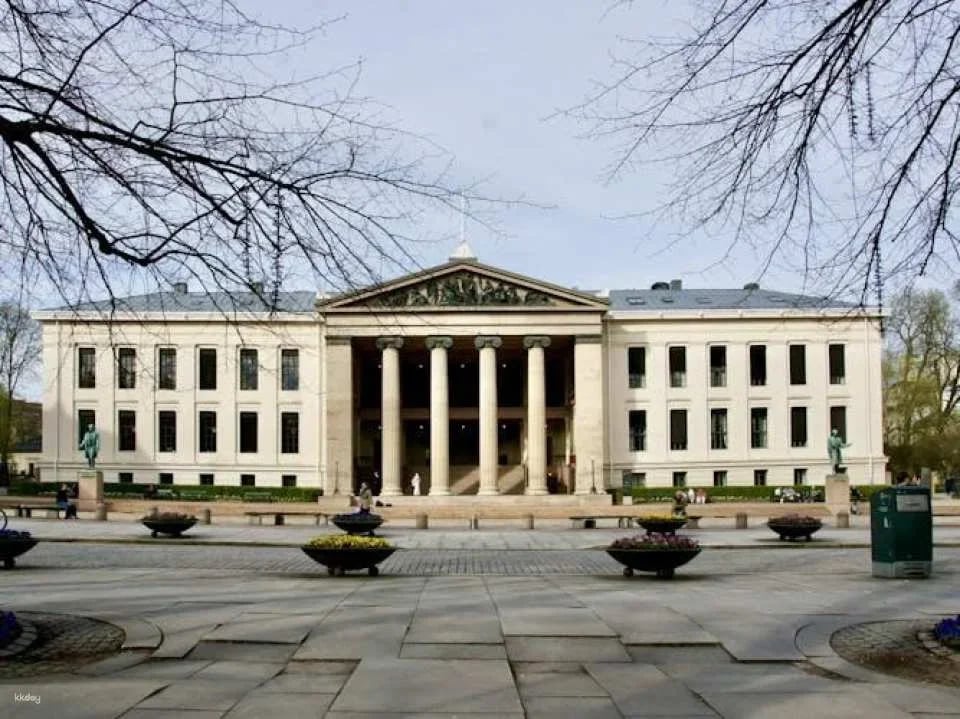 From fjord to palace guided tour in Oslo
