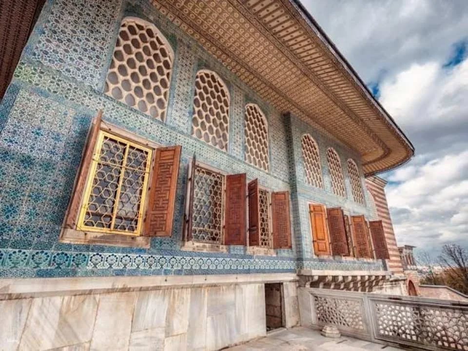Topkapi Palace and Harem skip-the-line tickets with options