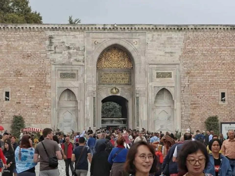 Topkapi Palace and Harem skip-the-line tickets with options