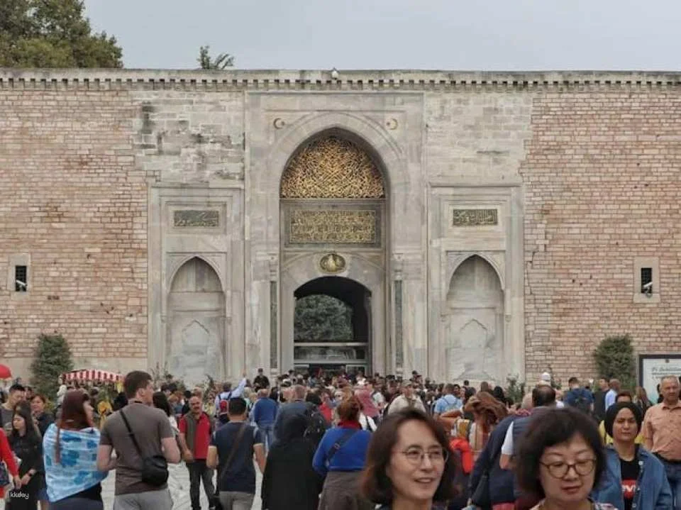 Topkapi Palace and Harem skip-the-line tickets with options