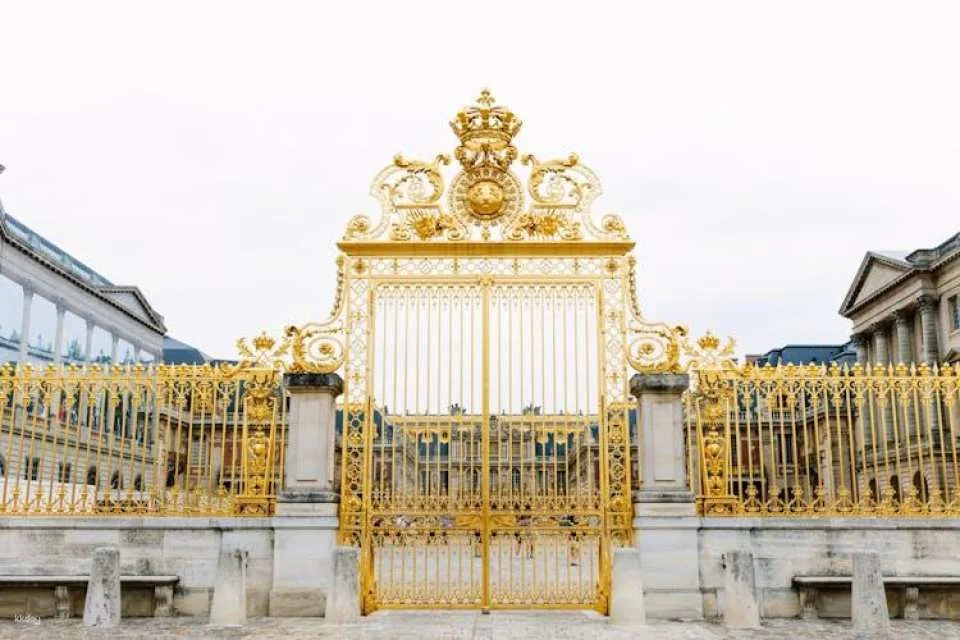 Half-day Versailles bike tour with palace and Hamlet visit