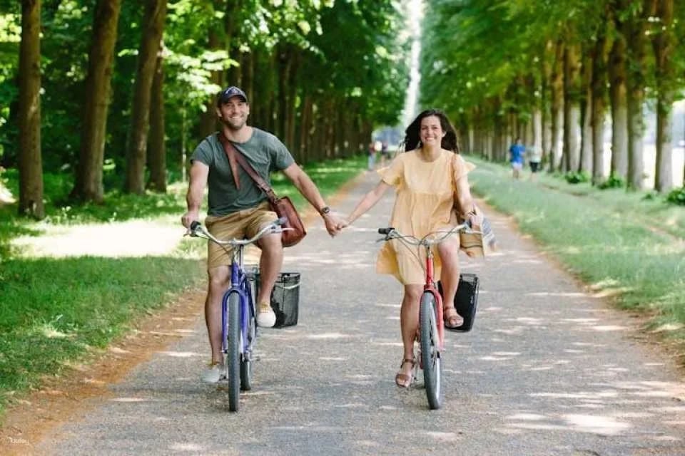 Half-day Versailles bike tour with palace and Hamlet visit