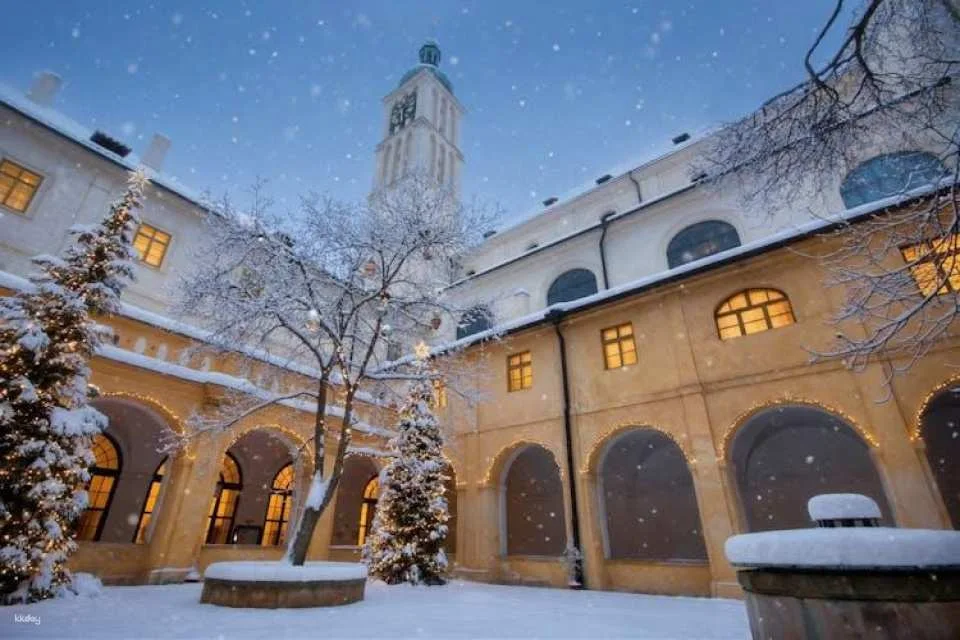 Unforgettable Christmas walking tour through Prague