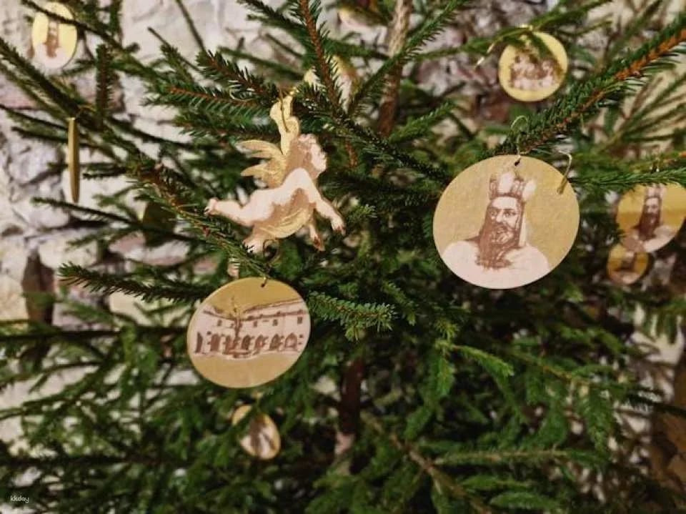 Unforgettable Christmas walking tour through Prague