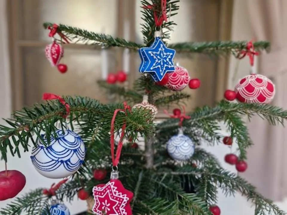 Unforgettable Christmas walking tour through Prague