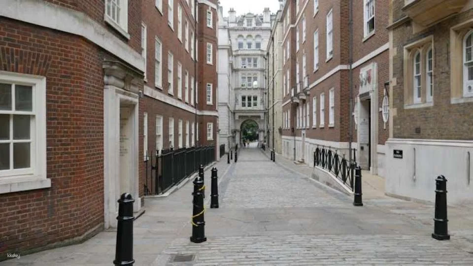 Mary Poppins walking tour of London