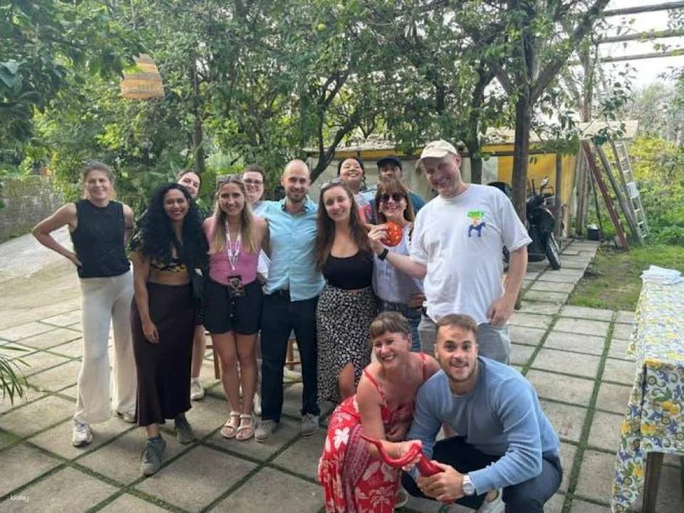Hands-on Italian pizza making class in Sorrento garden