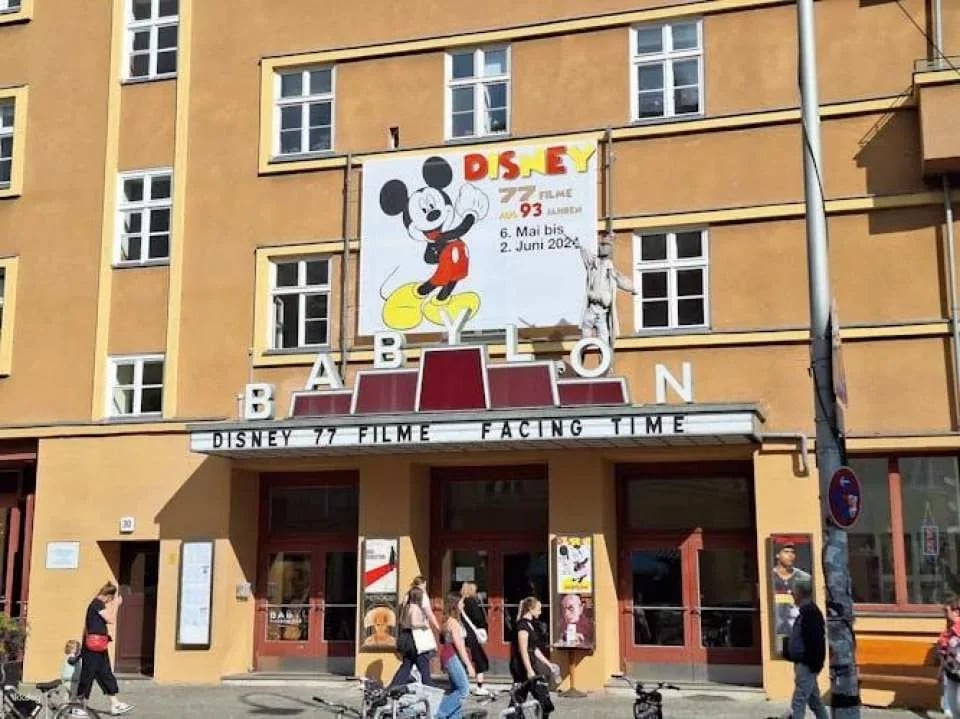 Berlin hidden spots and street art guided bike adventure