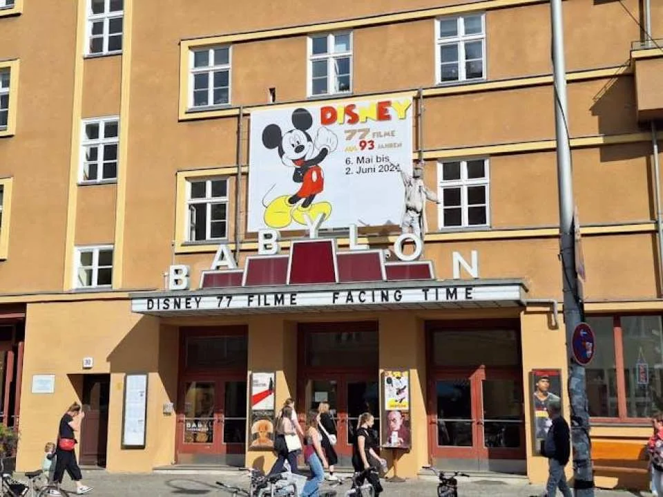 Berlin hidden spots and street art guided bike adventure