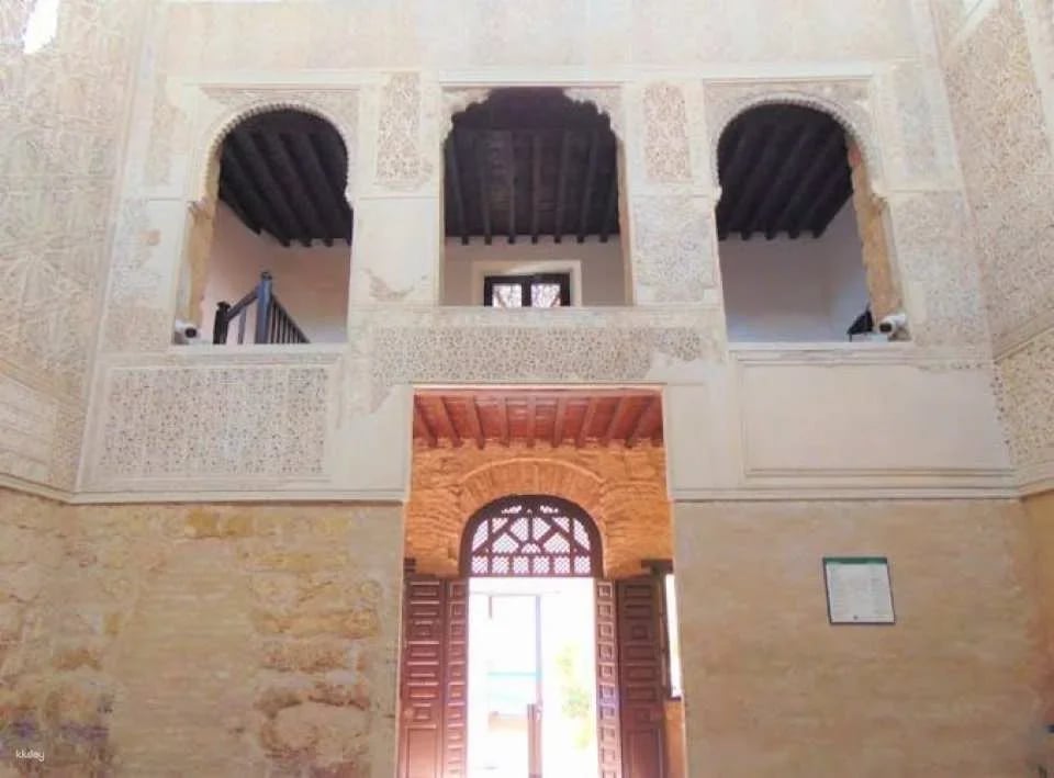 Guided tour of the Jewish Quarter and the Alcázar de los Reyes Cristianos