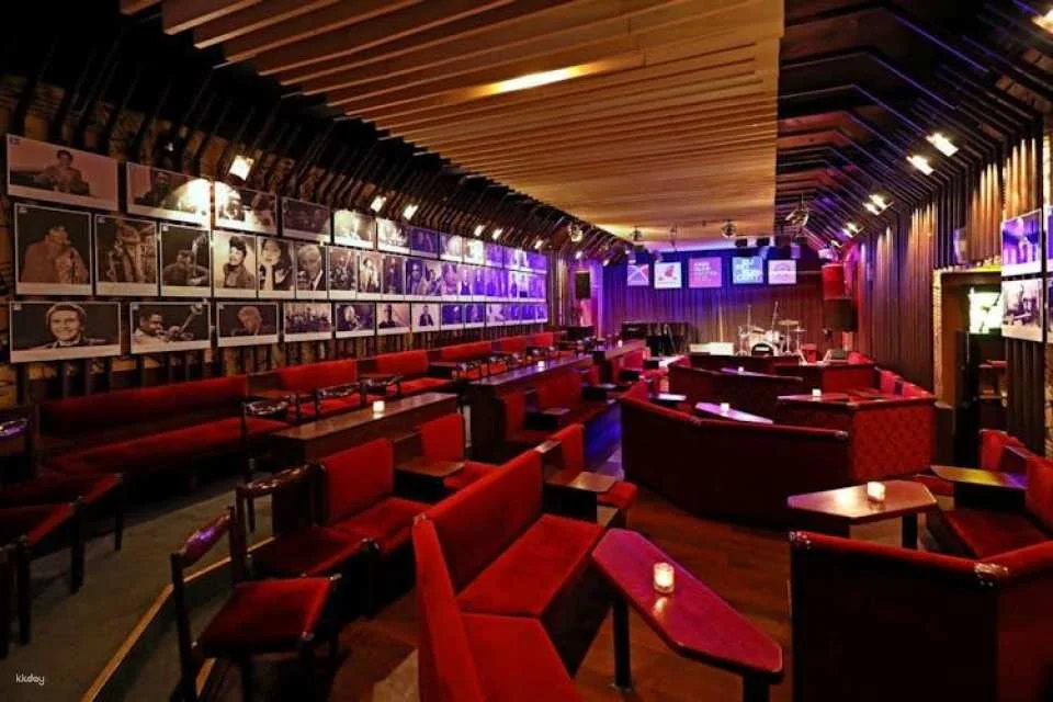 2-hour concert at Prague's historic Reduta Jazz Club