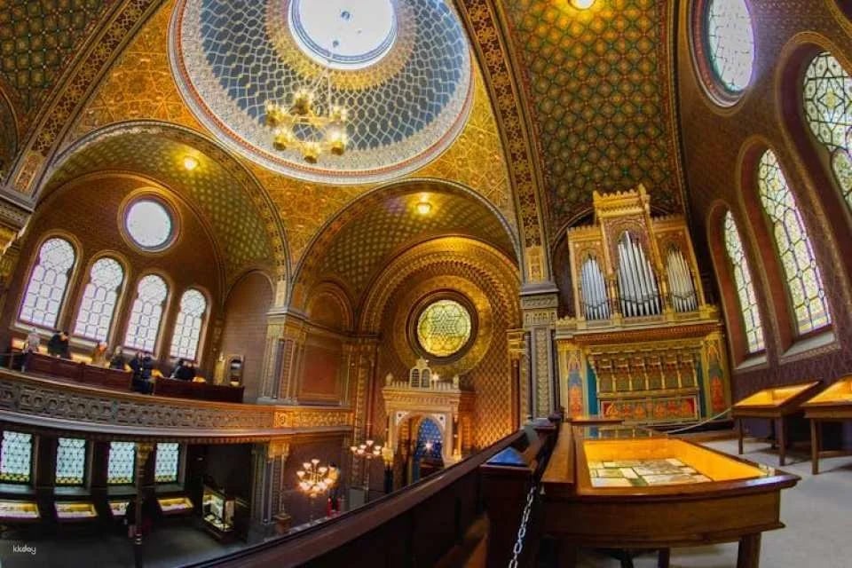 Prague Old and Jewish Town: guided tour with entrance tickets, coffee and cake