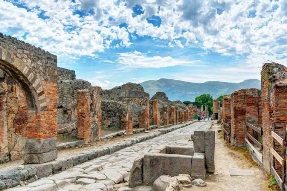 Pompeii and Villa Dei Misteri private guided tour