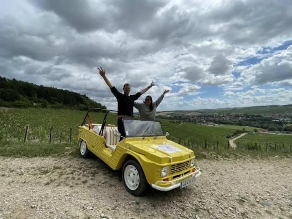 Grands Crus tour in e-Mehari and Chablis wine tasting