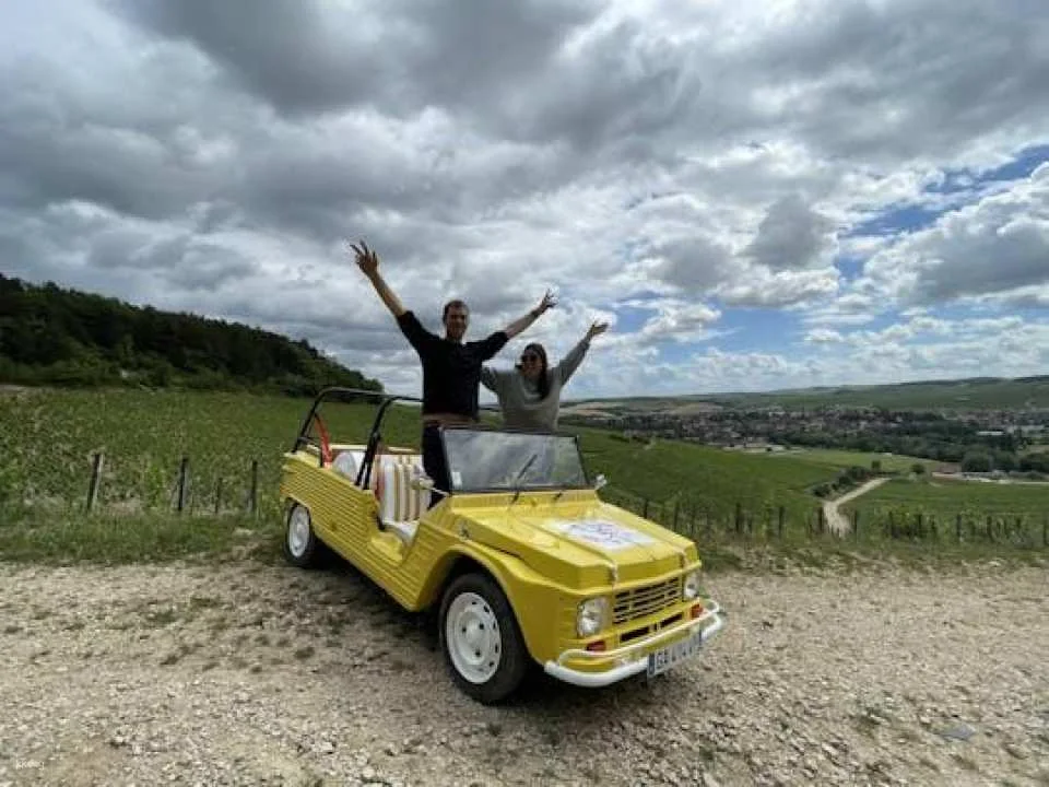 Grands Crus tour in e-Mehari and Chablis wine tasting