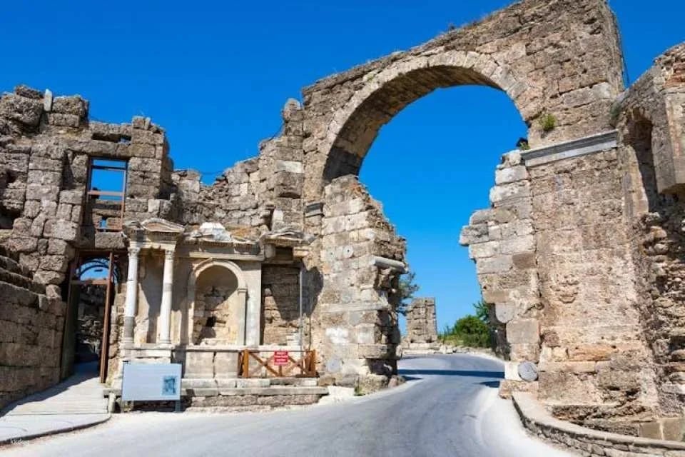 Half-day guided tour of Side with Temple of Apollo visit