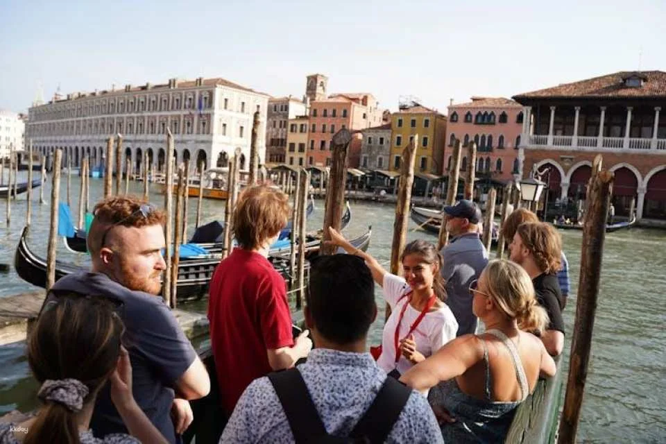 Cicchetti and wine guided tour in Venice
