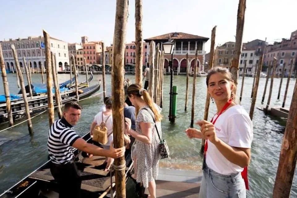 Cicchetti and wine guided tour in Venice