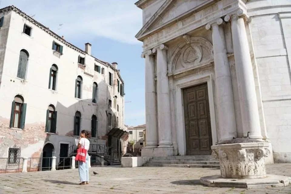 Cicchetti and wine guided tour in Venice