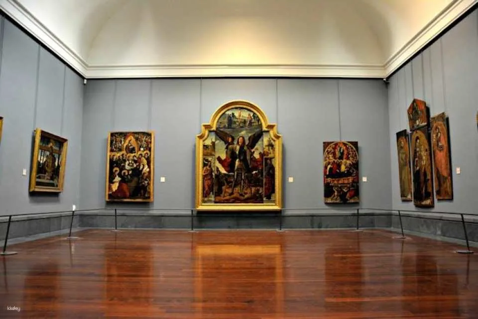 Small Group Tour of Capodimonte Museum in Naples