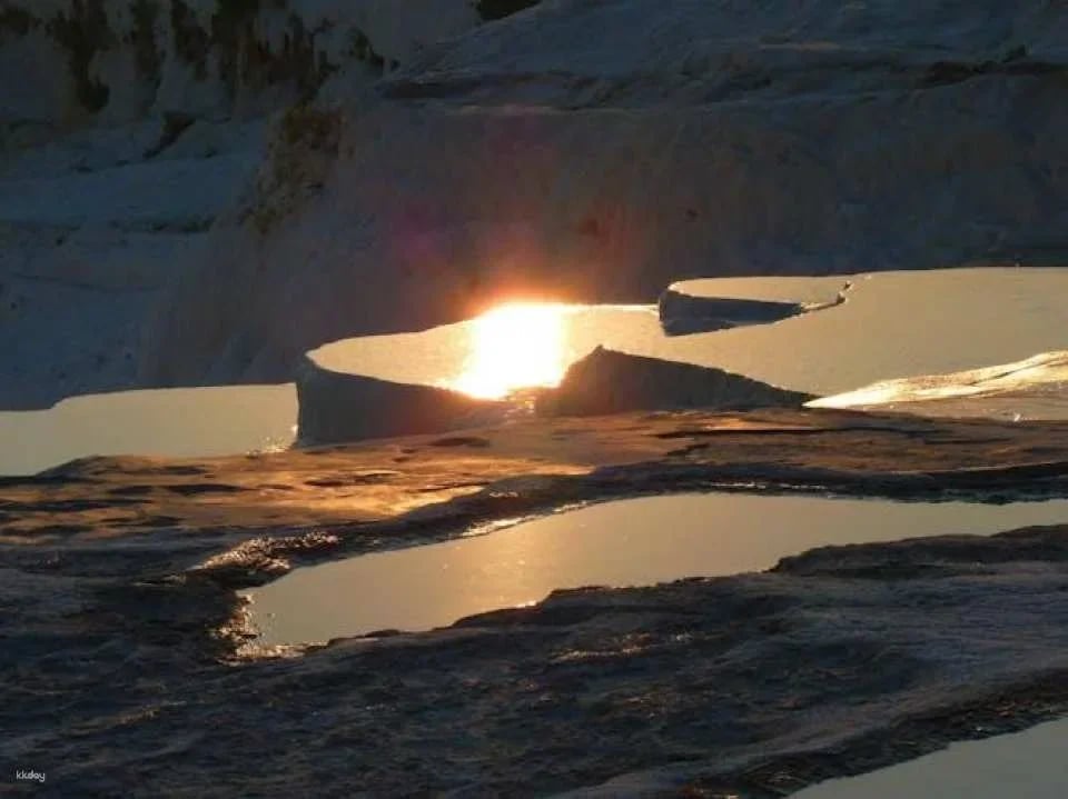 Exploring Pamukkale and Hierapolis ruins group tour from Denizli