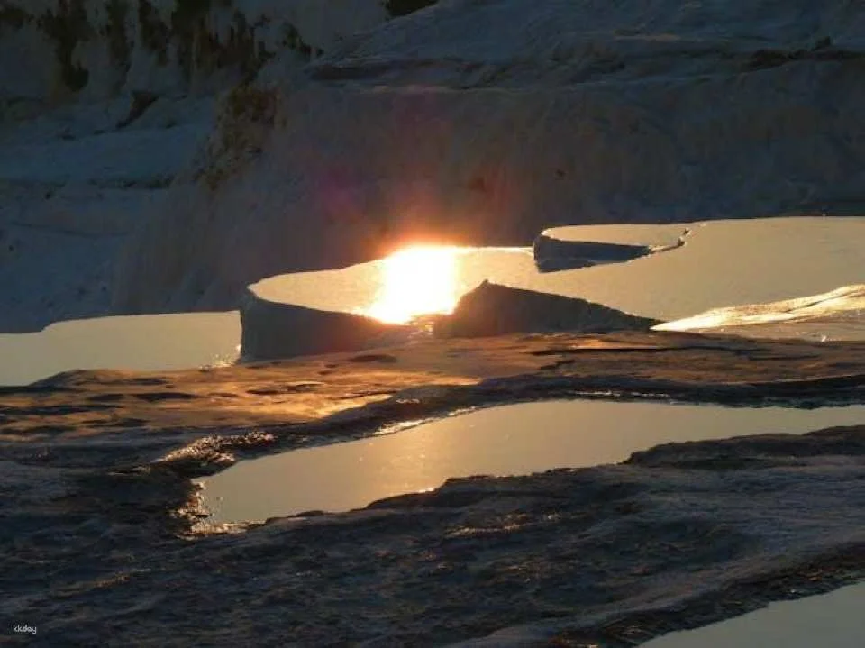 Exploring Pamukkale and Hierapolis ruins group tour from Denizli