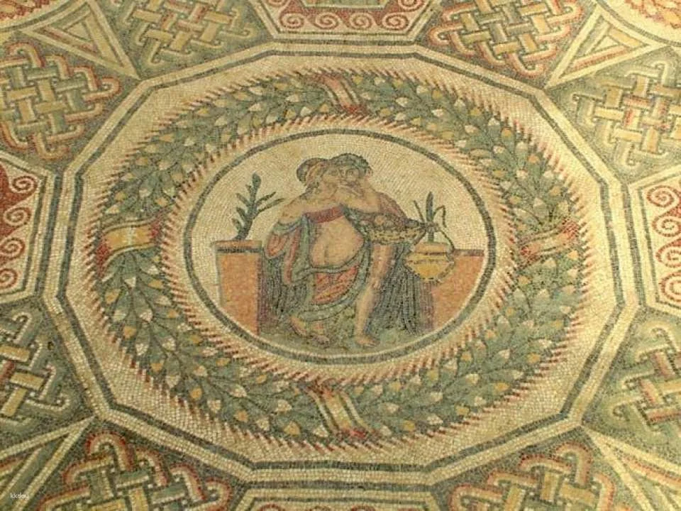 Skip-the-line guided tour of Villa Romana del Casale