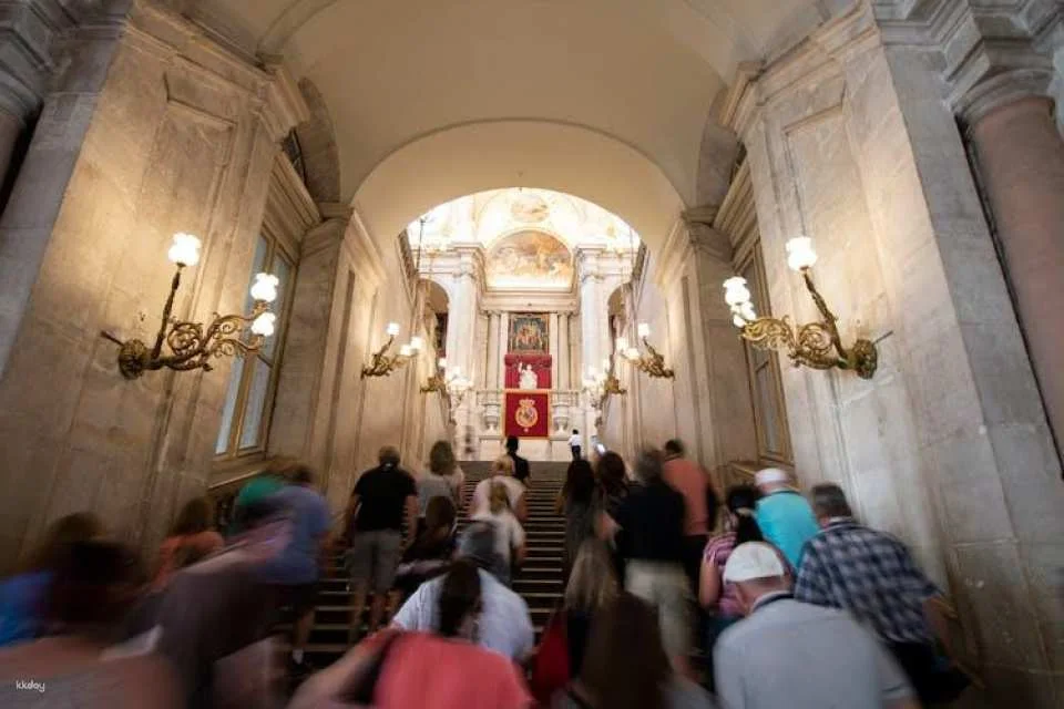 Royal Palace of Madrid guided tour and Tablao Torres Bermejas flamenco show with tapas