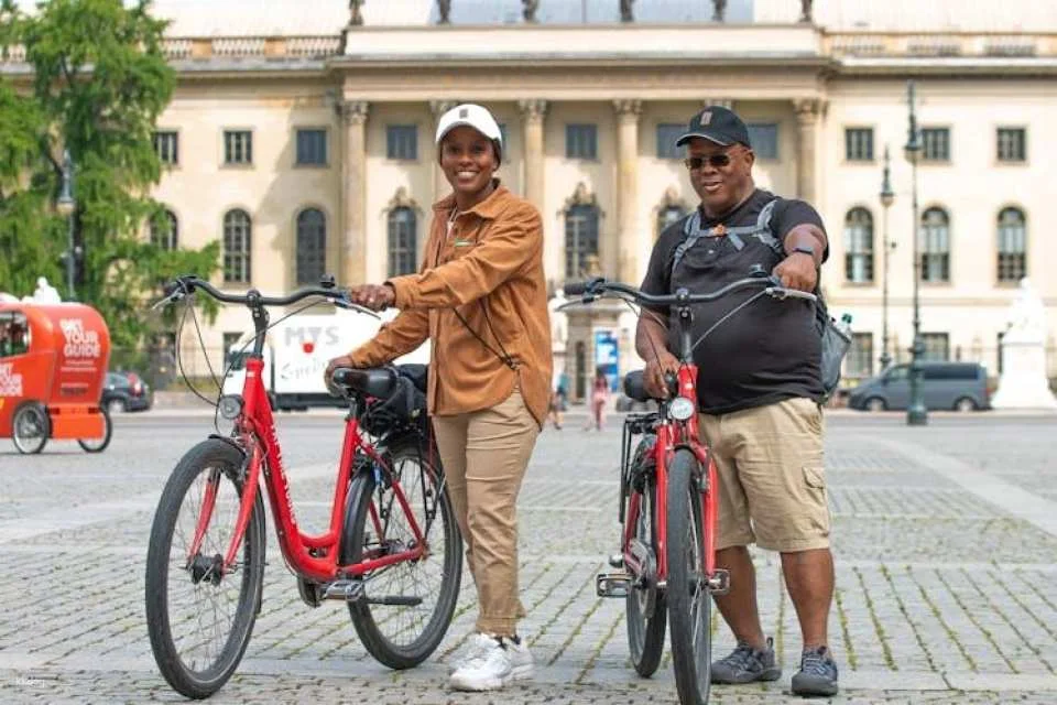 Berlin history e-bike tour with beer garden stop