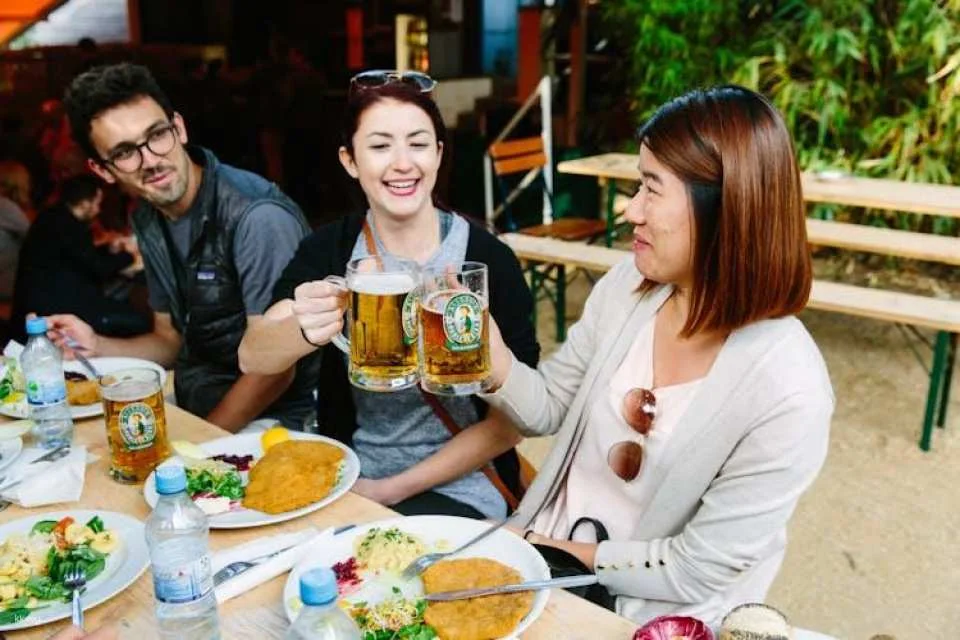Berlin history e-bike tour with beer garden stop