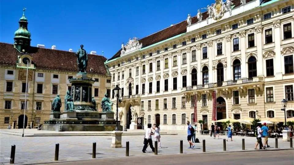Self-guided discovery walk in Vienna’s center