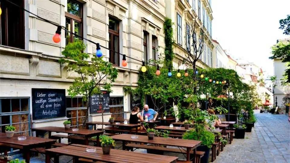 Self-guided discovery walk in Vienna’s center