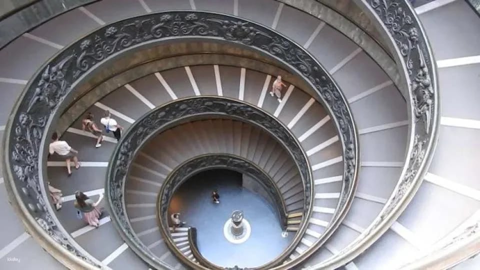 Vatican, Sistine Chapel and St Peter's Square tour in small group with Dutch guide
