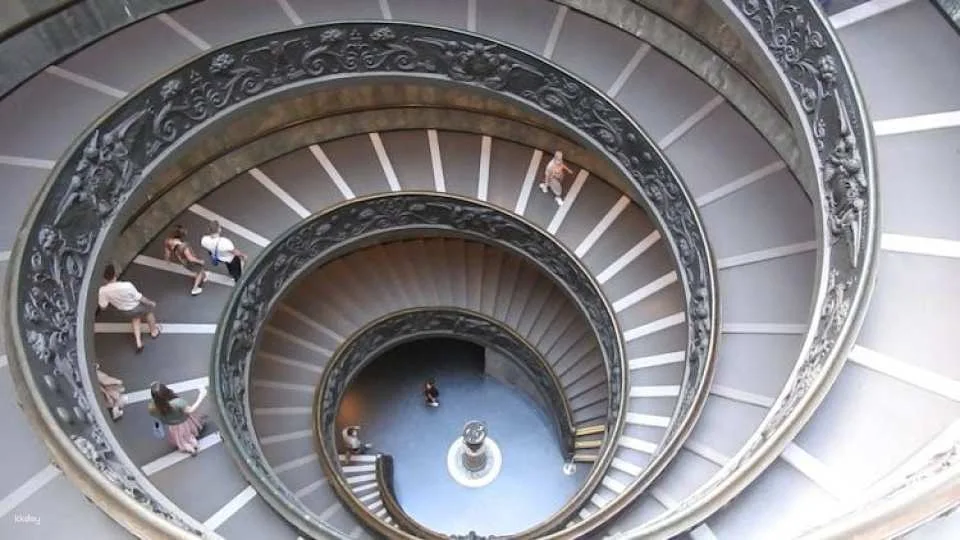 Vatican, Sistine Chapel and St Peter's Square tour in small group with Dutch guide