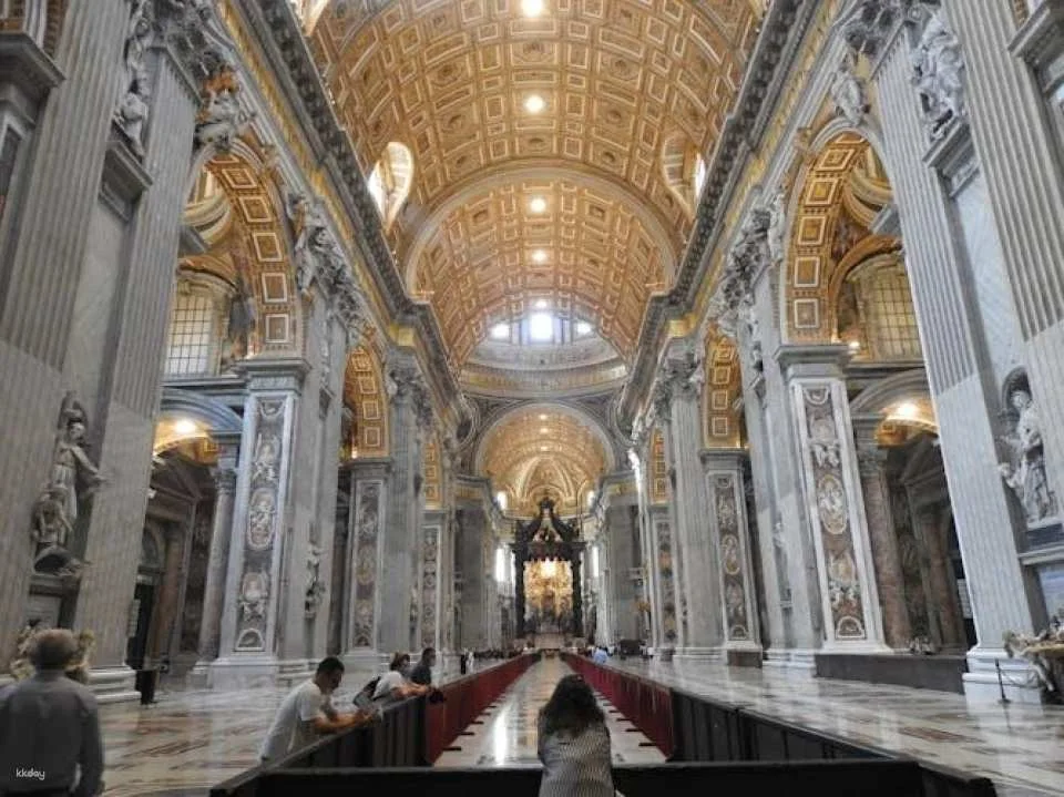 Vatican, Sistine Chapel and St Peter's Square tour in small group with Dutch guide