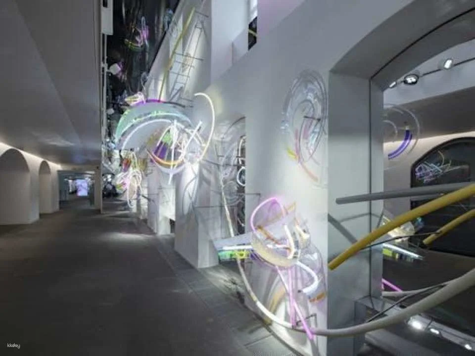 Swarovski exclusive guided tour with drink and gift in Innsbruck (607805)
