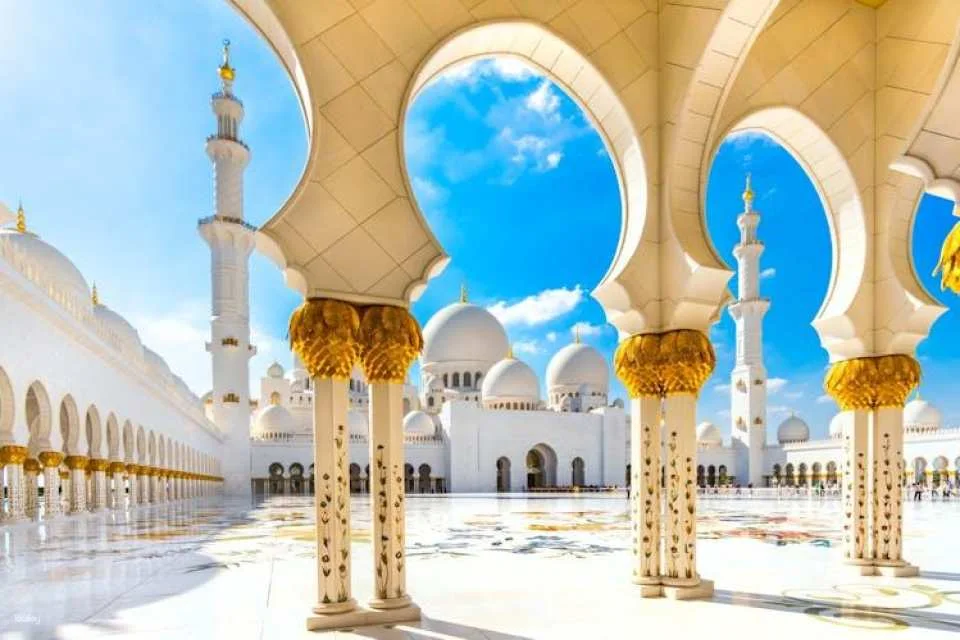 Premium Pass for Abu Dhabi highlights and optional desert safari
