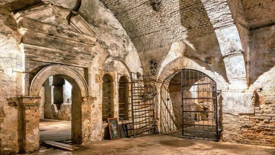 Naples pass with Pompeii, Underground and hop-on hop-off bus tour