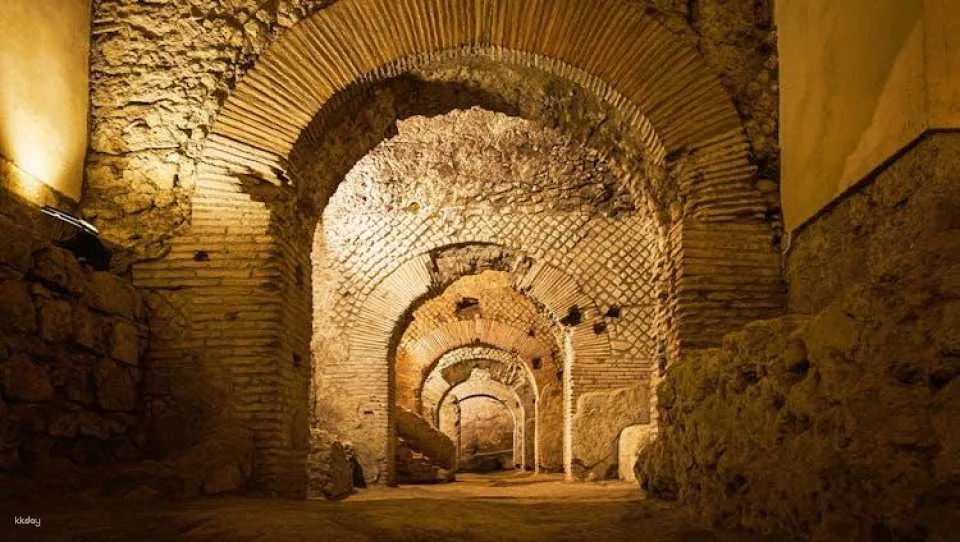 Naples pass with Pompeii, Underground and hop-on hop-off bus tour