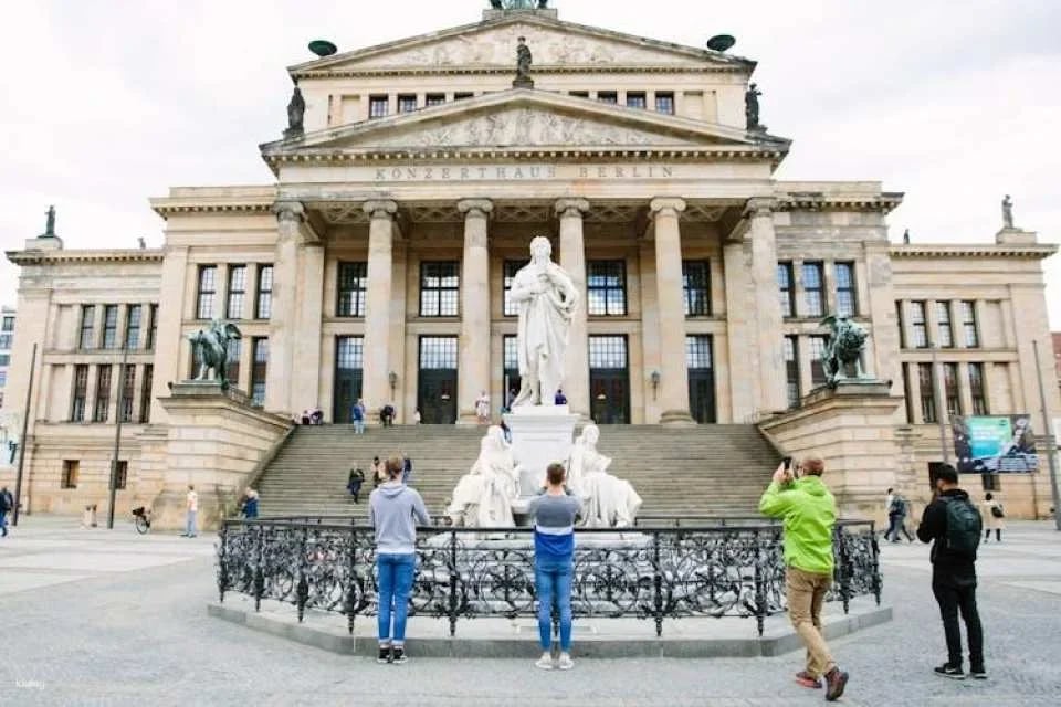 Berlin history city bike tour with beer garden stop