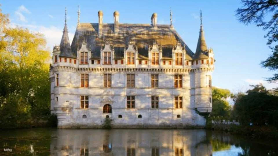Loire Valley Day from Tours with Visit to Azay le Rideau and Villandry