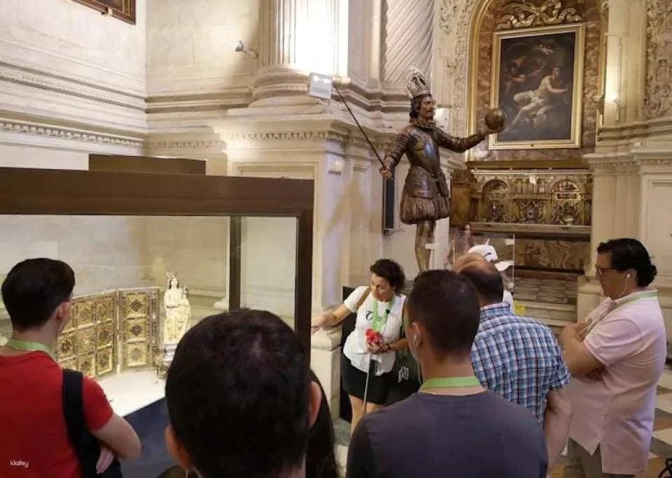 Royal Alcazar, Cathedral and Giralda small group tour