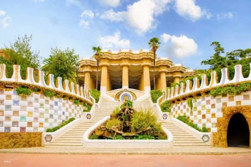 Gaudí's Park Güell Fast-Track Guided Tour in German (608015)
