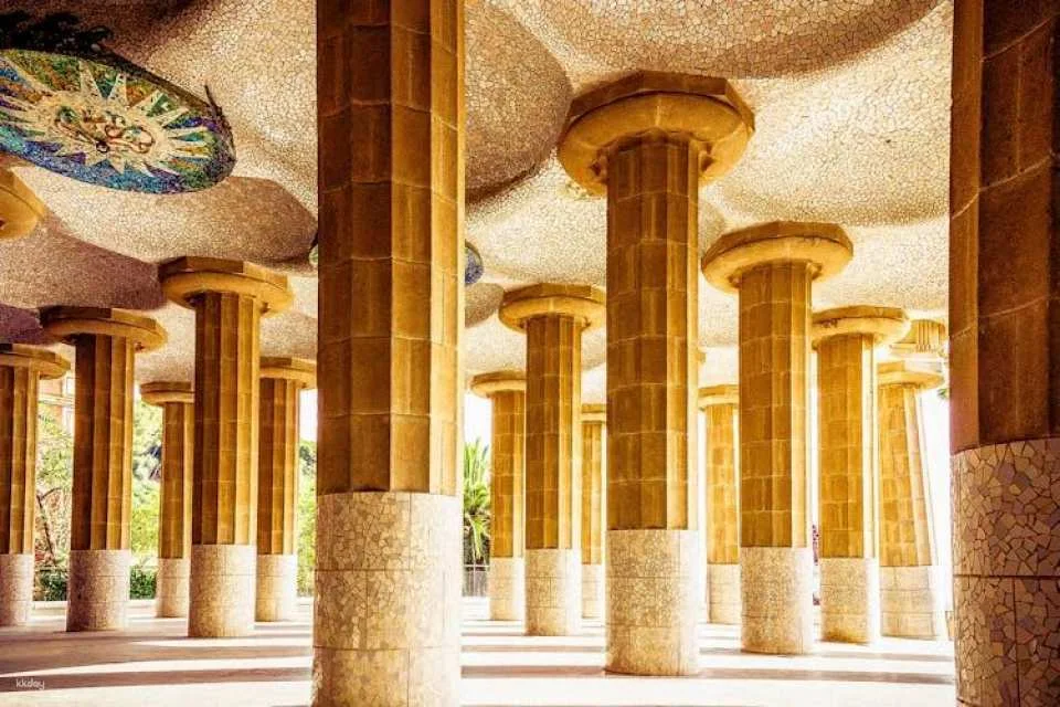 Gaudí's Park Güell Fast-Track Guided Tour in German