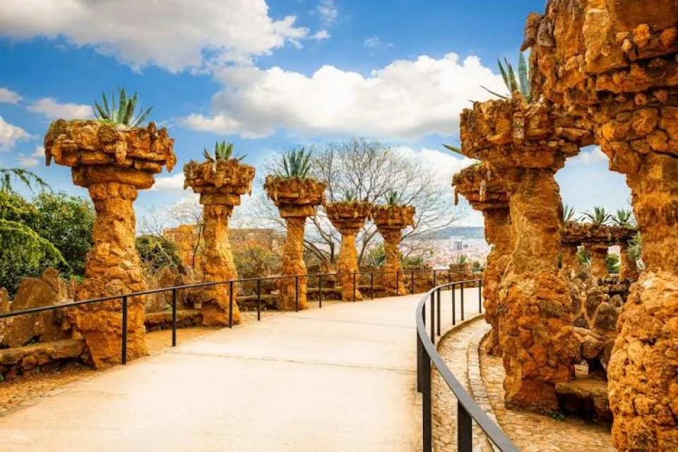 Gaudí's Park Güell Fast-Track Guided Tour in German