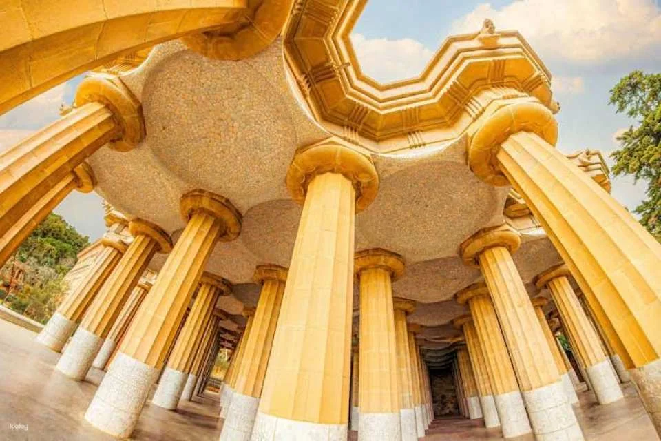 Gaudí's Park Güell Fast-Track Guided Tour in German