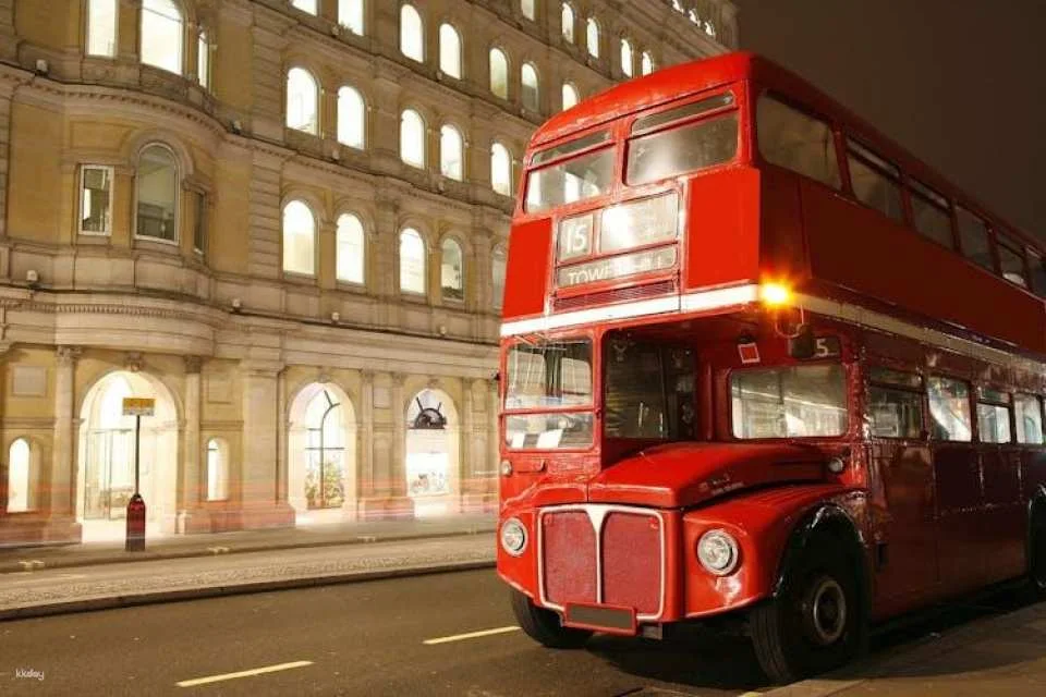 London Christmas Lights Tour by Vintage Double-Decker Bus