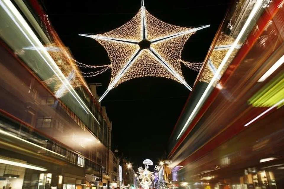 London Christmas Lights Tour by Vintage Double-Decker Bus