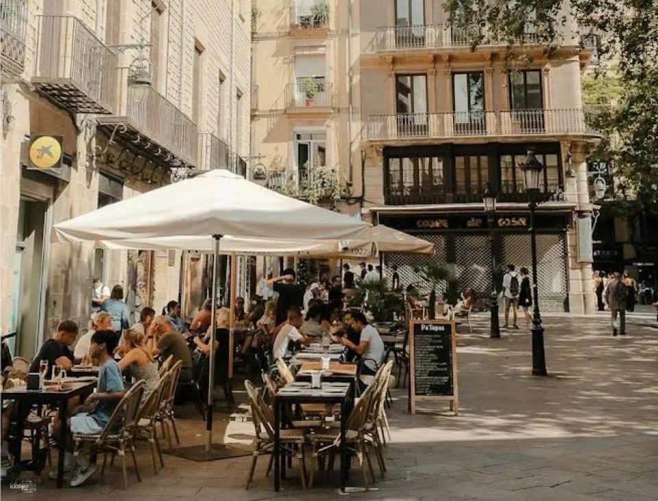 Barcelona district tour with traditional tapas tasting