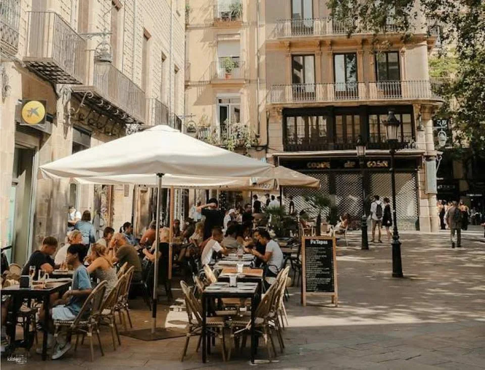 Barcelona district tour with traditional tapas tasting